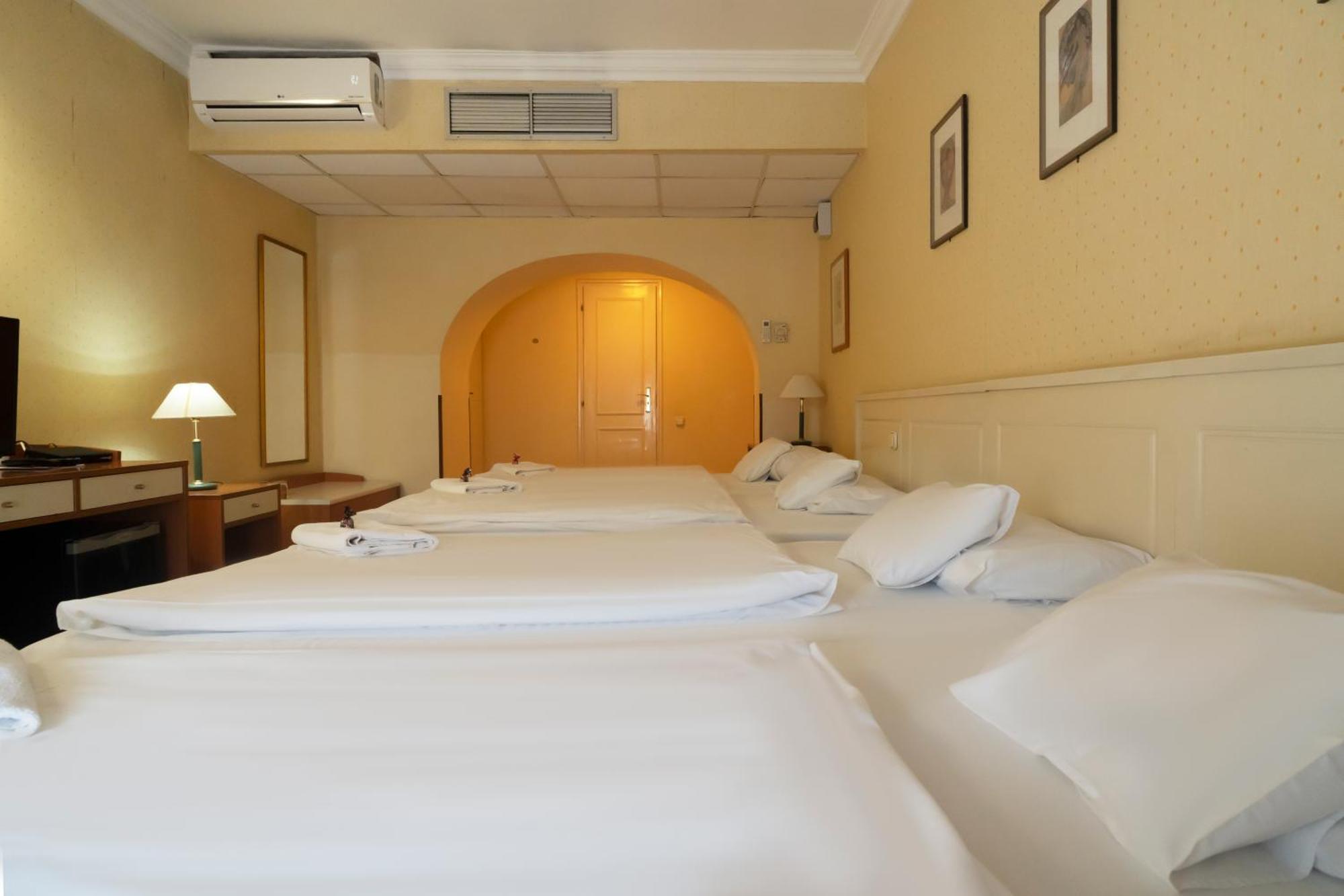 Korona Hotel Nyíregyháza Екстериор снимка