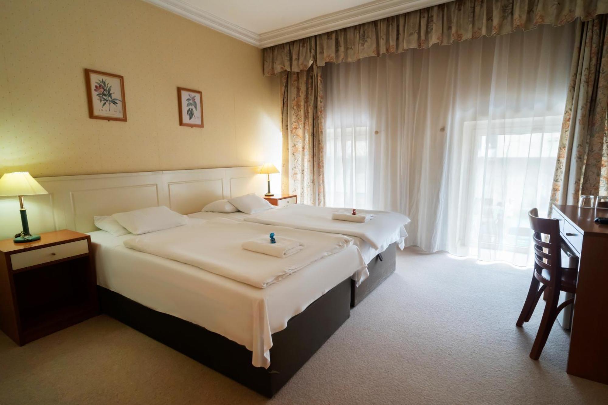 Korona Hotel Nyíregyháza Екстериор снимка