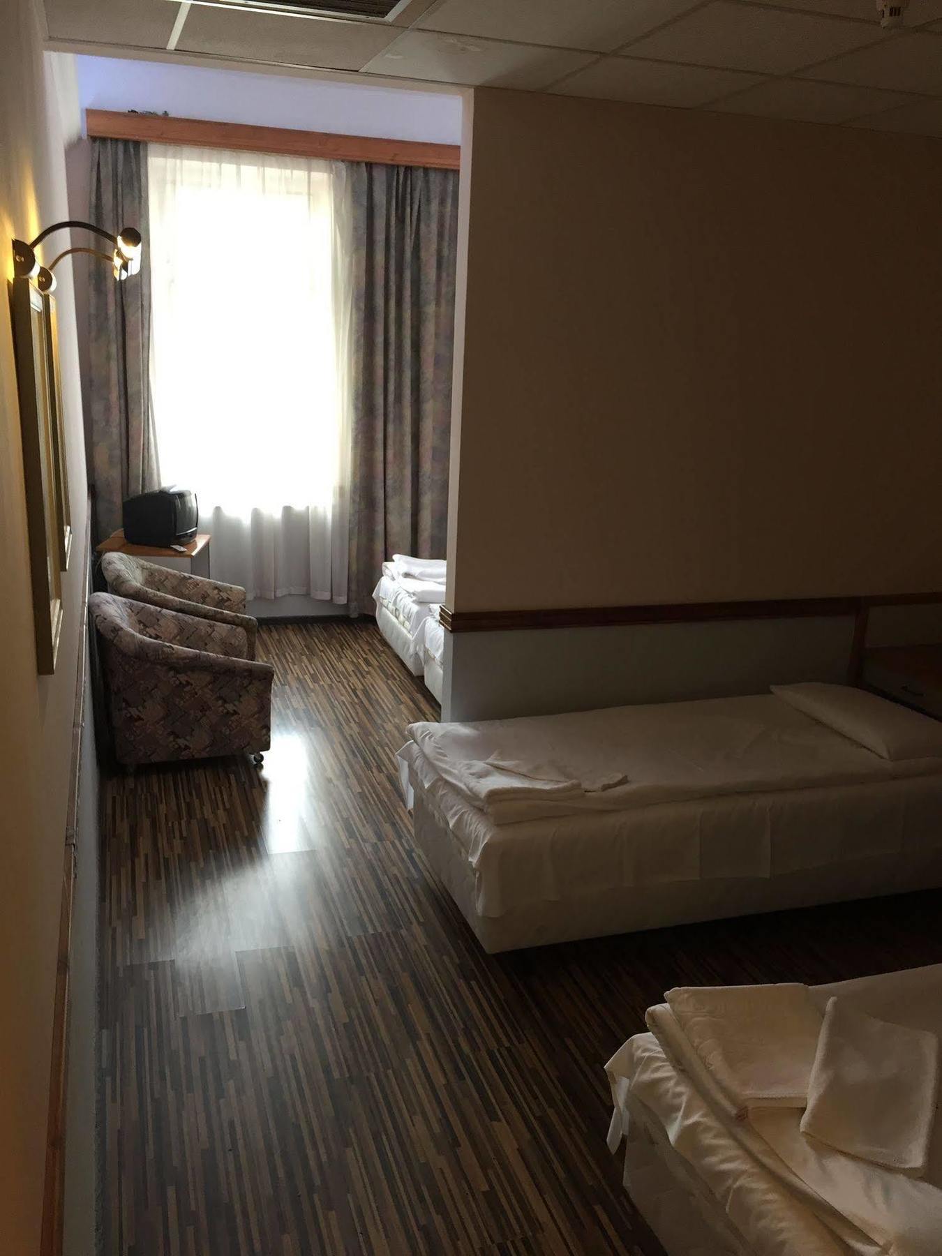 Korona Hotel Nyíregyháza Екстериор снимка