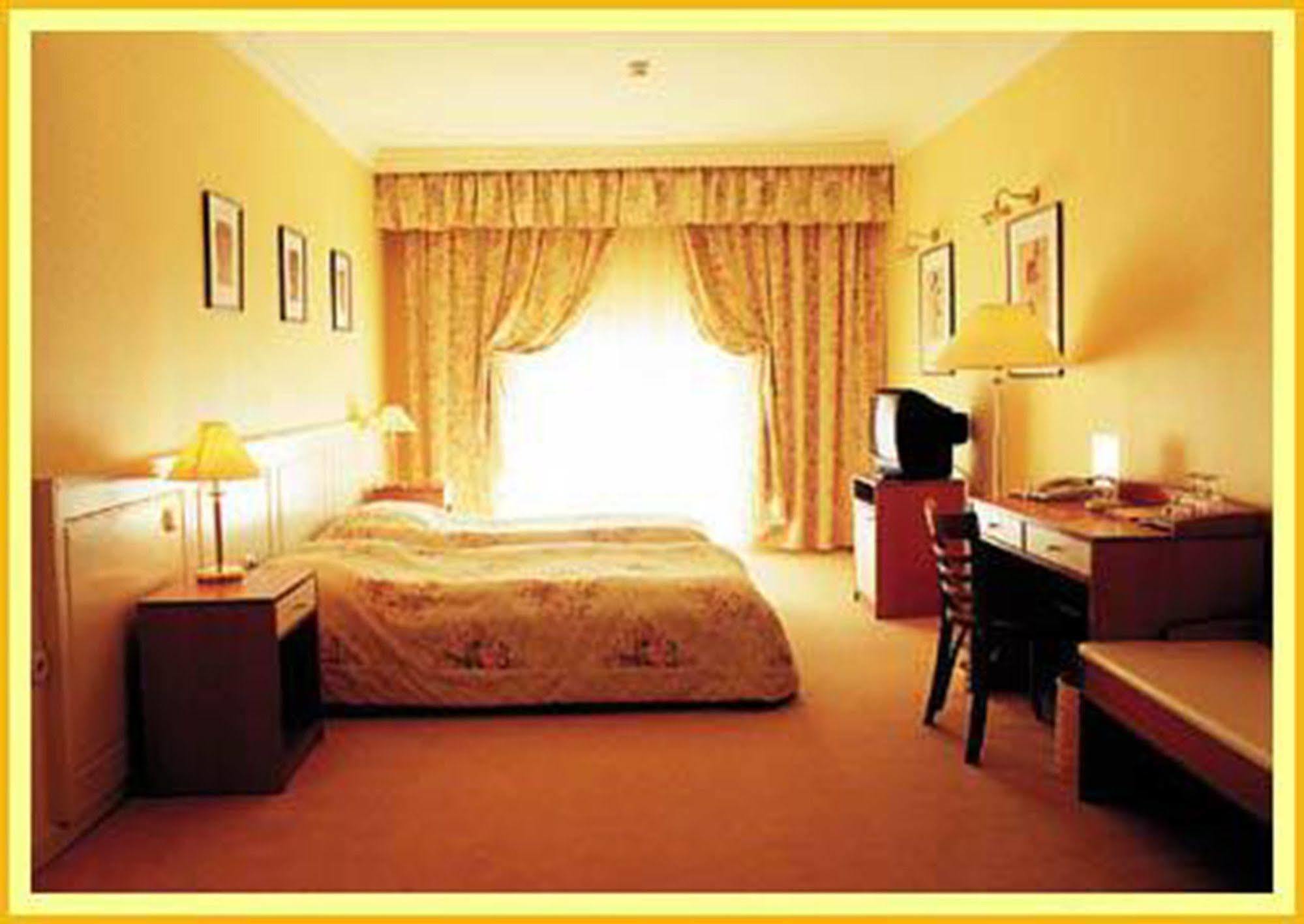 Korona Hotel Nyíregyháza Екстериор снимка