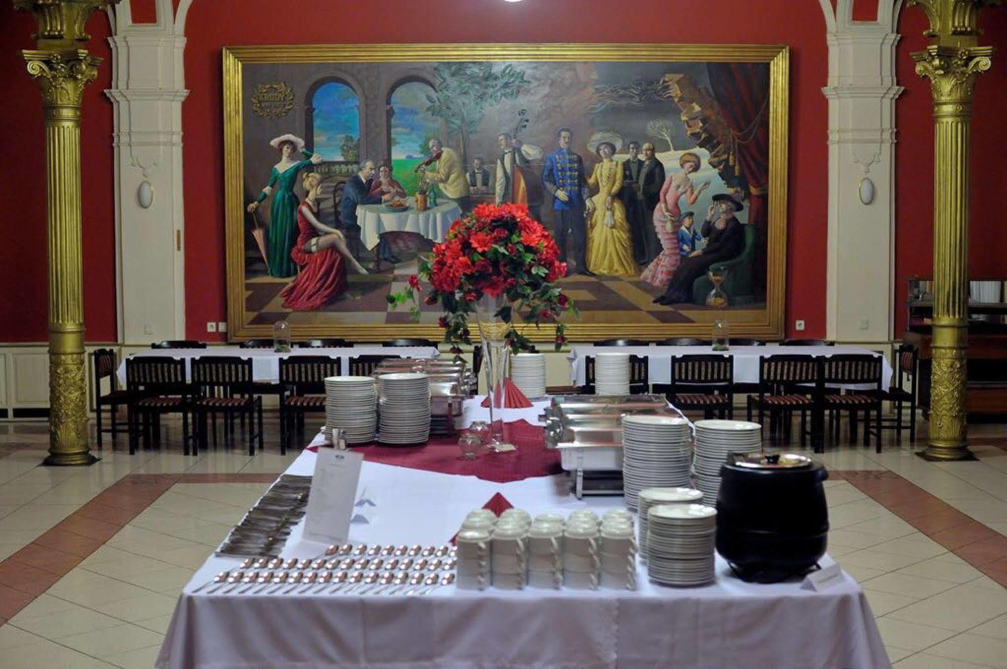 Korona Hotel Nyíregyháza Екстериор снимка